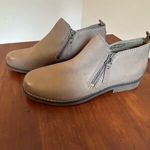 Hush Puppies Mazin Cayto Bootie Taupe Size 9M